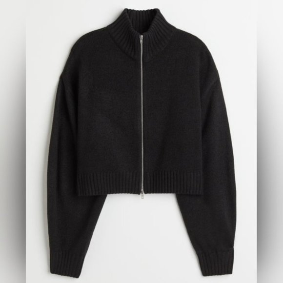 H&M Sweaters - H&M Divide Short Knit Sweater Jacket Stand-Up Collar. Front Zipper